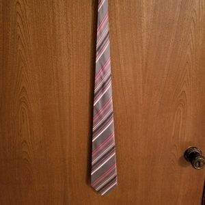 Pink / Silver / White striped tie.